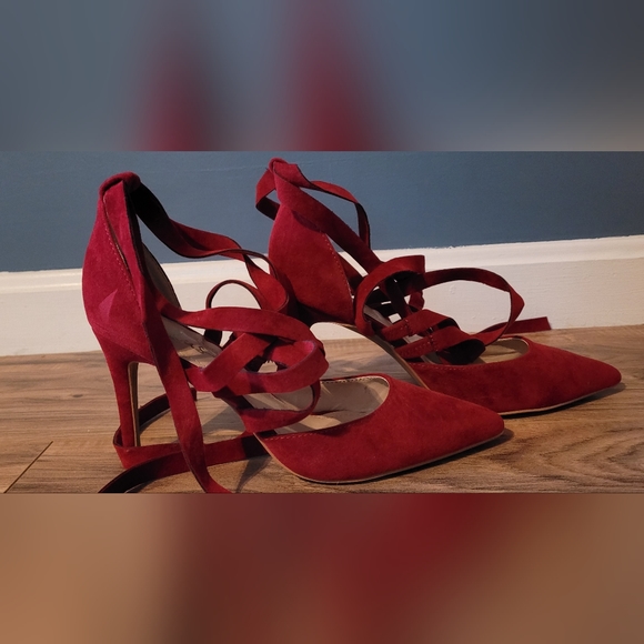 Red heels - Picture 2 of 4
